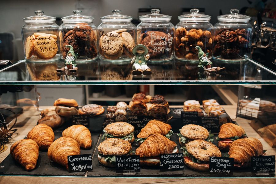 Impozáns és családias hely – Egy jó kávé mellett meginterjúvoltuk a Flat White Art  tulajdonosait -  -  - Flat white art, flat white kávé, kávézó, kávézó a várban, vár kávézó, 