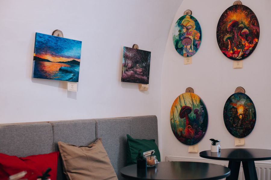 Impozáns és családias hely – Egy jó kávé mellett meginterjúvoltuk a Flat White Art  tulajdonosait -  -  - Flat white art, flat white kávé, kávézó, kávézó a várban, vár kávézó, 