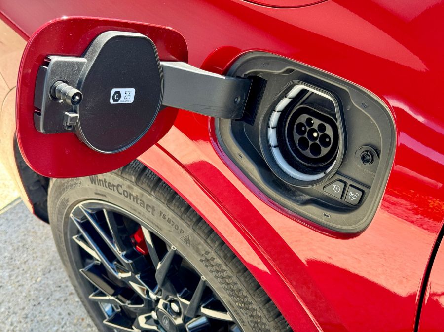 Attól, hogy nem fiatal, még ne írjuk le – Ford Kuga 2.5l Plug-In Hybrid AT FWD - Autó & Motor - MOBILITY - 2023 Kuga, Ford Kuga PHEV teszt, Ford Kuga plug-in hybrid teszt, Kuga ford,