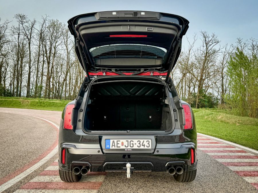 Startvonalon – Mini Countryman John Cooper Works All4 - Autó & Motor - MOBILITY - 2024 JCW Countryman teszt, 2024 Mini countryman JCW teszt, 2024 mini countryman John Cooper Works All4 teszt, Countryman JCW teszt, Mini Countryman teszt, 