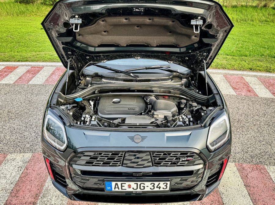 Startvonalon – Mini Countryman John Cooper Works All4 - Autó & Motor - MOBILITY - 2024 JCW Countryman teszt, 2024 Mini countryman JCW teszt, 2024 mini countryman John Cooper Works All4 teszt, Countryman JCW teszt, Mini Countryman teszt, 