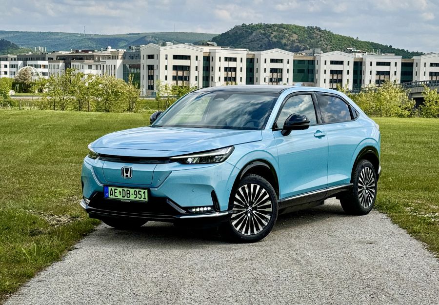 Kisbetű, nagybetű, szám és speciális karakter – Honda e:Ny1 - Autó & Motor - MOBILITY - e%3ANy1 teszt, Honda e%3ANy1 teszt, Honda elektromos teszt, 