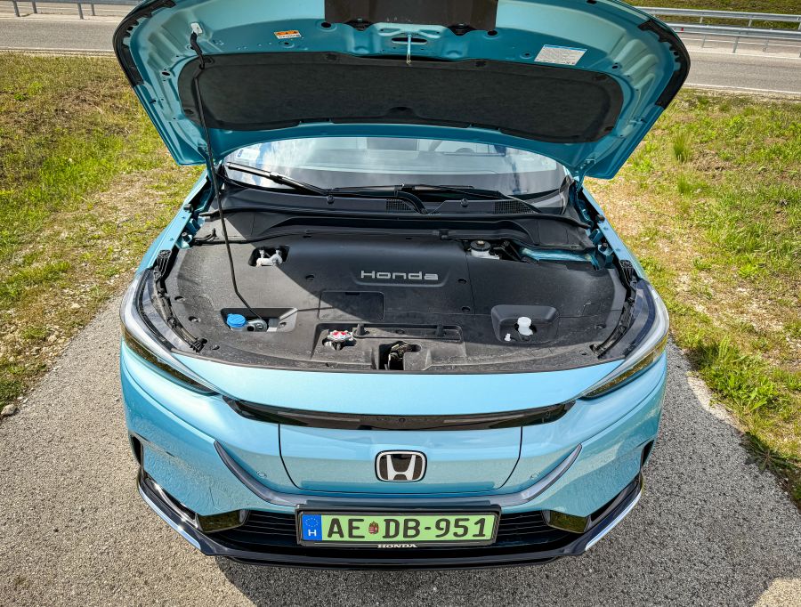 Kisbetű, nagybetű, szám és speciális karakter – Honda e:Ny1 - Autó & Motor - MOBILITY - e%3ANy1 teszt, Honda e%3ANy1 teszt, Honda elektromos teszt, 