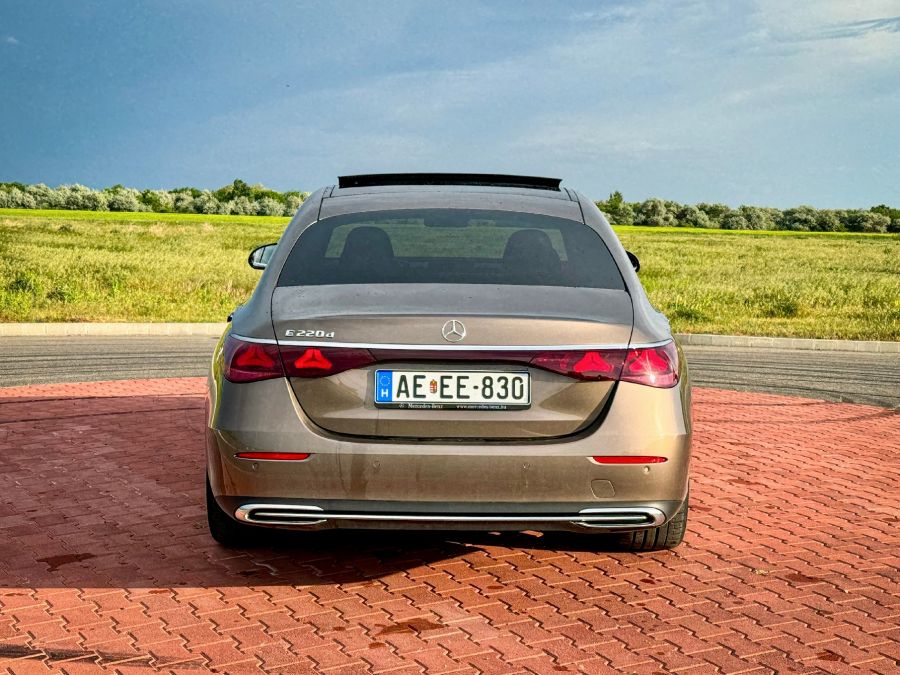Álló csillag az autógyártásban – Mercedes-Benz E 220 D Exclusive - MOBILITY -  - 2024 Mercedes E  220d teszt, Mercedes E 220d  Exclusive teszt, Mercedes-Benz E osztály limuzin teszt, 