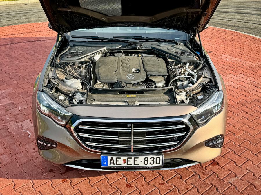 Álló csillag az autógyártásban – Mercedes-Benz E 220 D Exclusive - MOBILITY -  - 2024 Mercedes E  220d teszt, Mercedes E 220d  Exclusive teszt, Mercedes-Benz E osztály limuzin teszt, 