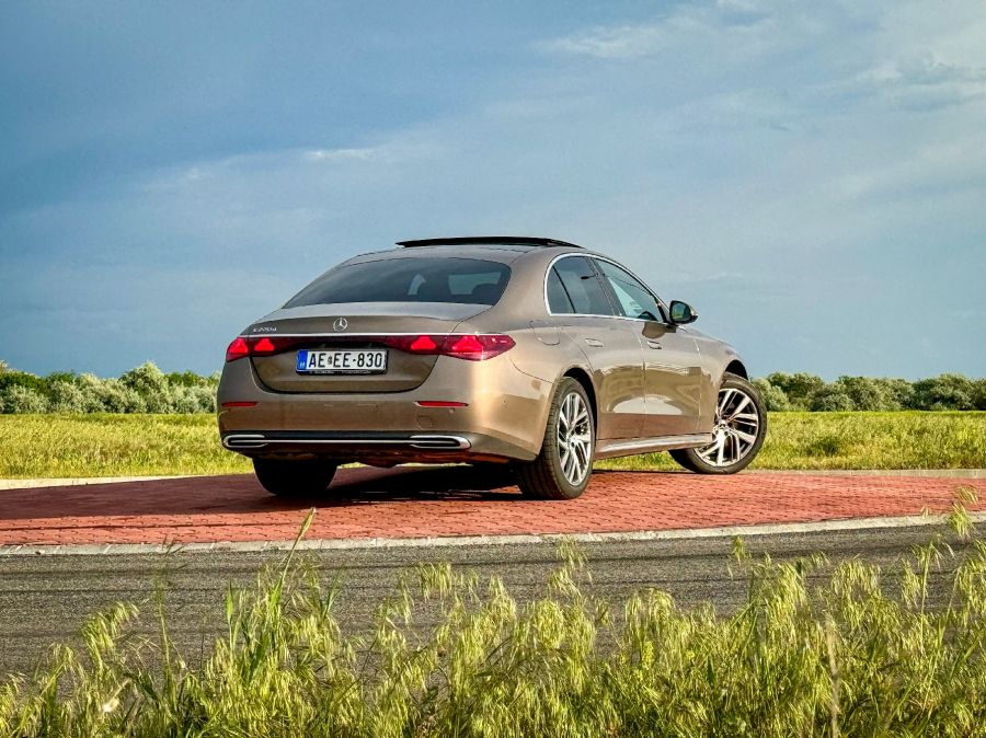 Álló csillag az autógyártásban – Mercedes-Benz E 220 D Exclusive - MOBILITY -  - 2024 Mercedes E  220d teszt, Mercedes E 220d  Exclusive teszt, Mercedes-Benz E osztály limuzin teszt, 