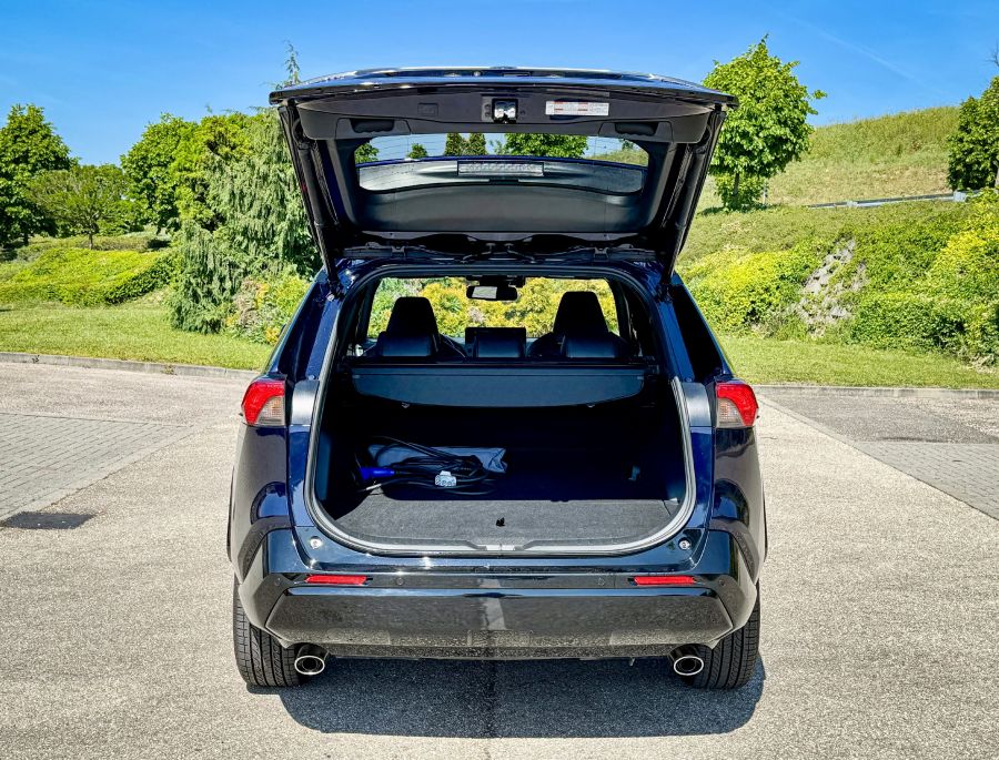 Az érett gyümölcs a legízletesebb – Sukuki Across 2,5l PHEV E-4WD - Autó & Motor - MOBILITY - Suzuki Across PHEV teszt, Suzuki Across plug-in hybrid teszt, Suzuki Across teszt, 