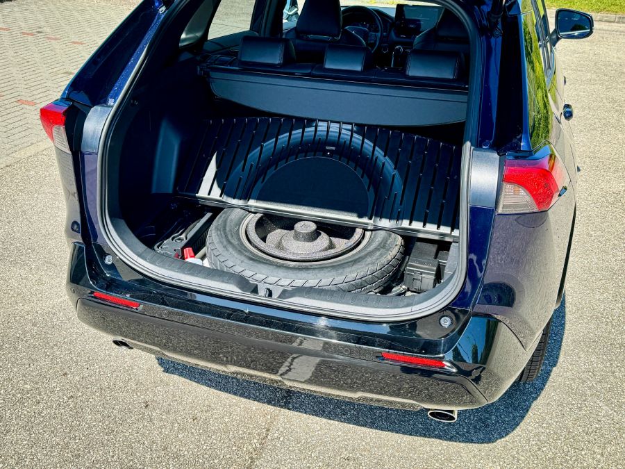 Az érett gyümölcs a legízletesebb – Sukuki Across 2,5l PHEV E-4WD - Autó & Motor - MOBILITY - Suzuki Across PHEV teszt, Suzuki Across plug-in hybrid teszt, Suzuki Across teszt, 