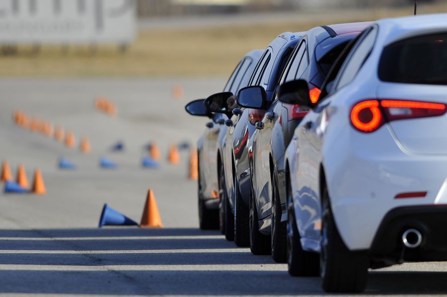 Csapatépítő tréningek a drivingcampen - Autó & Motor - MOBILITY - autóvezetés, csapatépítés, csapatépítő programok, csapatmunka, drivingcamp, májusi programok, programok,