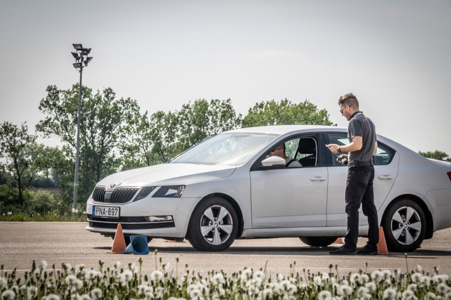 Csapatépítő tréningek a drivingcampen - Autó & Motor - MOBILITY - autóvezetés, csapatépítés, csapatépítő programok, csapatmunka, drivingcamp, májusi programok, programok,