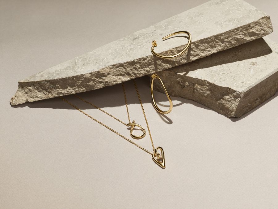 A Pandora bemutatja az új PANDORA ESSENCE kollekciót - Divathírek -  - pandora, pandora budapest, pandora charm, pandora essence, pandora fülbevaló, pandora karkötő, pandora nyaklánc, 