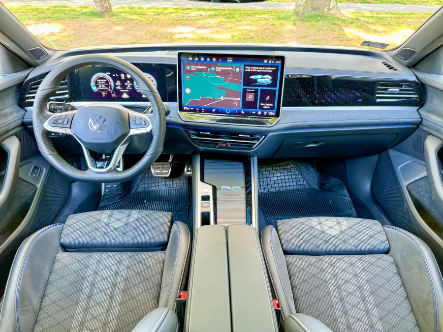 Csak a kombi - Volkswagen Passat 2.0 Tdi R-Line - Autó & Motor - MOBILITY - 2024 VW Passat 2.0 Tdi R-Line teszt, passat, passat b4, passat b9, VW passat, VW passat teszt,