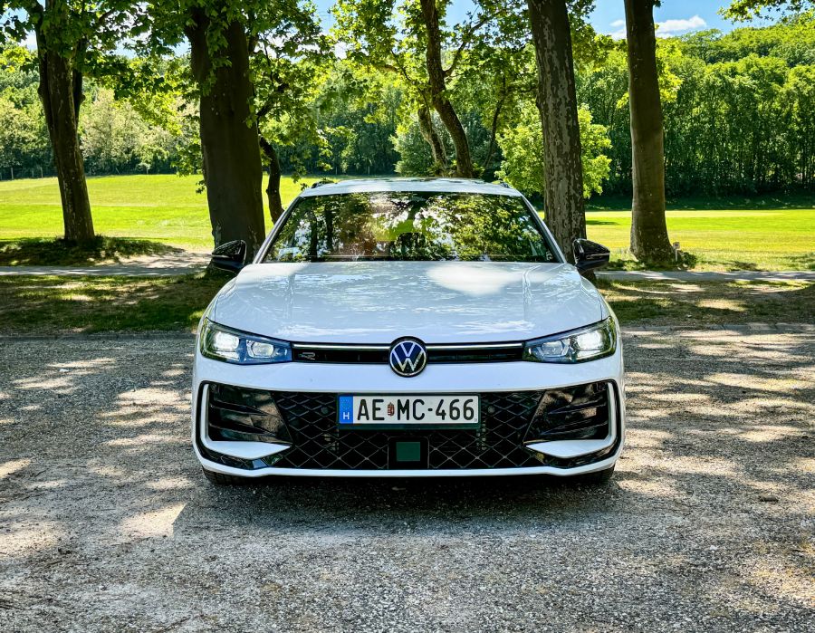 Csak a kombi - Volkswagen Passat 2.0 Tdi R-Line - Autó & Motor - MOBILITY - 2024 VW Passat 2.0 Tdi R-Line teszt, passat, passat b4, passat b9, VW passat, VW passat teszt,