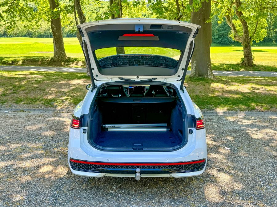 Csak a kombi - Volkswagen Passat 2.0 Tdi R-Line - Autó & Motor - MOBILITY - 2024 VW Passat 2.0 Tdi R-Line teszt, passat, passat b4, passat b9, VW passat, VW passat teszt,