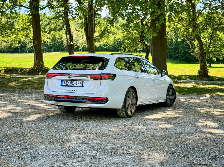 Csak a kombi - Volkswagen Passat 2.0 Tdi R-Line - Autó & Motor - MOBILITY - 2024 VW Passat 2.0 Tdi R-Line teszt, passat, passat b4, passat b9, VW passat, VW passat teszt,