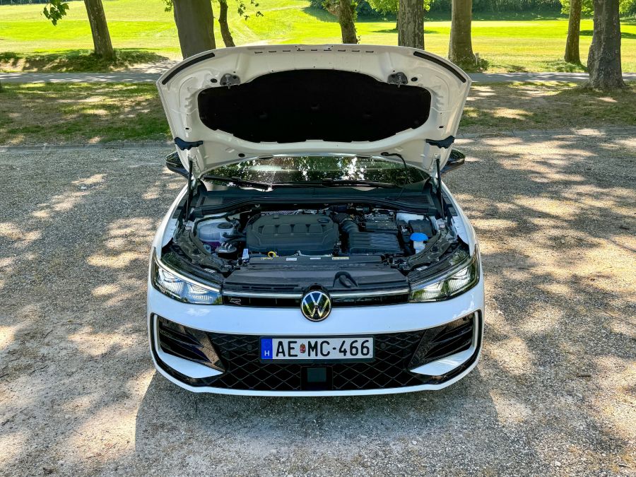 Csak a kombi - Volkswagen Passat 2.0 Tdi R-Line - Autó & Motor - MOBILITY - 2024 VW Passat 2.0 Tdi R-Line teszt, passat, passat b4, passat b9, VW passat, VW passat teszt,