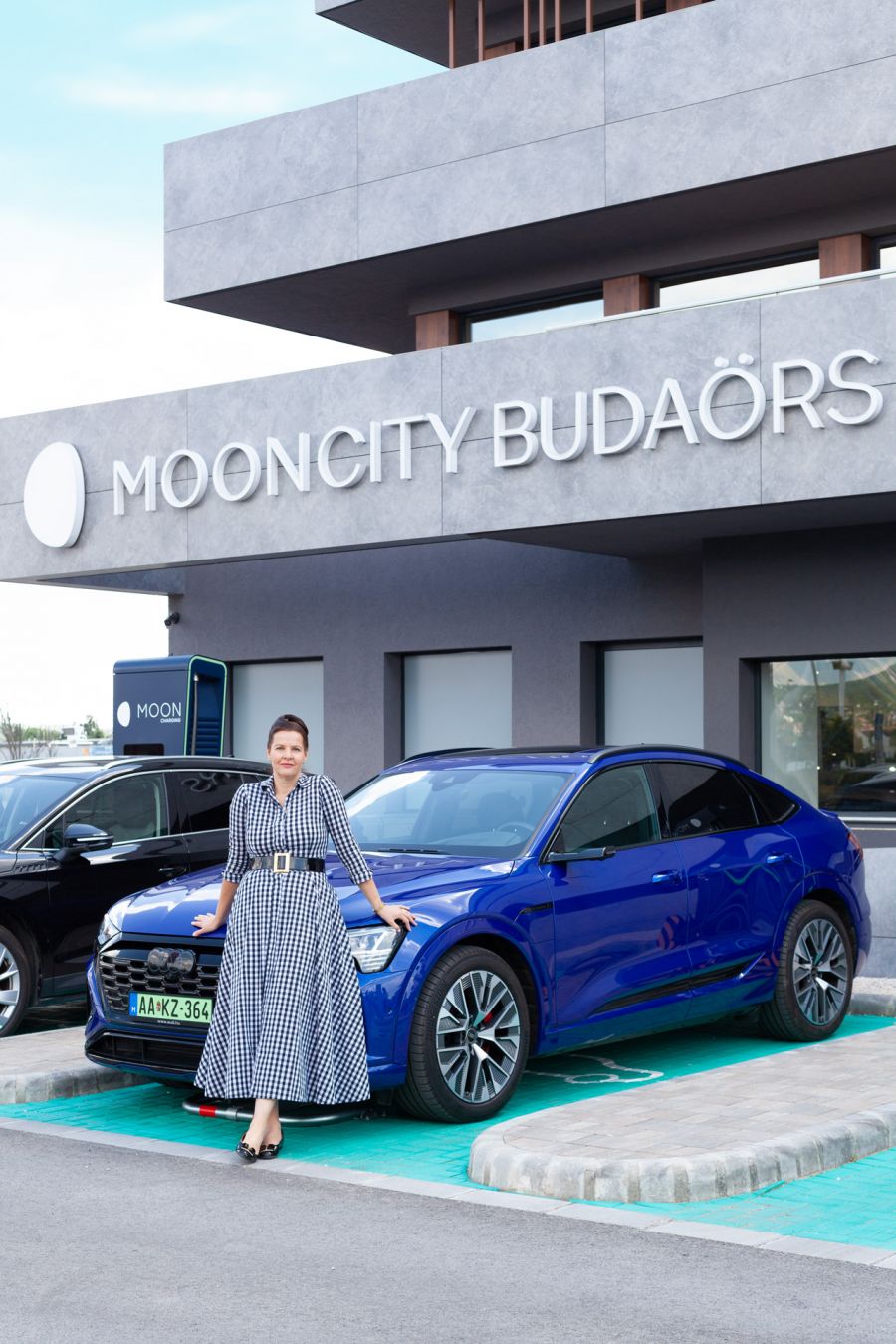 Vonzanak minket a színes autók, mégis a szürkét választjuk – Interjú - STYLELIFE - MOBILITY - Audi, audi márkaigazgató, interjú, nők az autóiparban, Zakariás Fruzsina, 