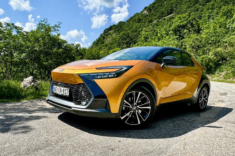 Bevált recept remek köntösben - Toyota C-HR 2.0 Hybrid 197 LE AWD e-CVT - Autó & Motor - MOBILITY - 2024 Toyota C-hr 2.0 hybrid teszt, 2024 Toyota C-hr AWD teszt, c-hr 2024, c-hr teszt, c-hr toyota, 
