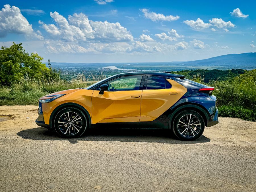 Bevált recept remek köntösben - Toyota C-HR 2.0 Hybrid 197 LE AWD e-CVT - Autó & Motor - MOBILITY - 2024 Toyota C-hr 2.0 hybrid teszt, 2024 Toyota C-hr AWD teszt, c-hr 2024, c-hr teszt, c-hr toyota, 