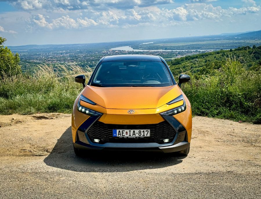 Bevált recept remek köntösben - Toyota C-HR 2.0 Hybrid 197 LE AWD e-CVT - Autó & Motor - MOBILITY - 2024 Toyota C-hr 2.0 hybrid teszt, 2024 Toyota C-hr AWD teszt, c-hr 2024, c-hr teszt, c-hr toyota, 