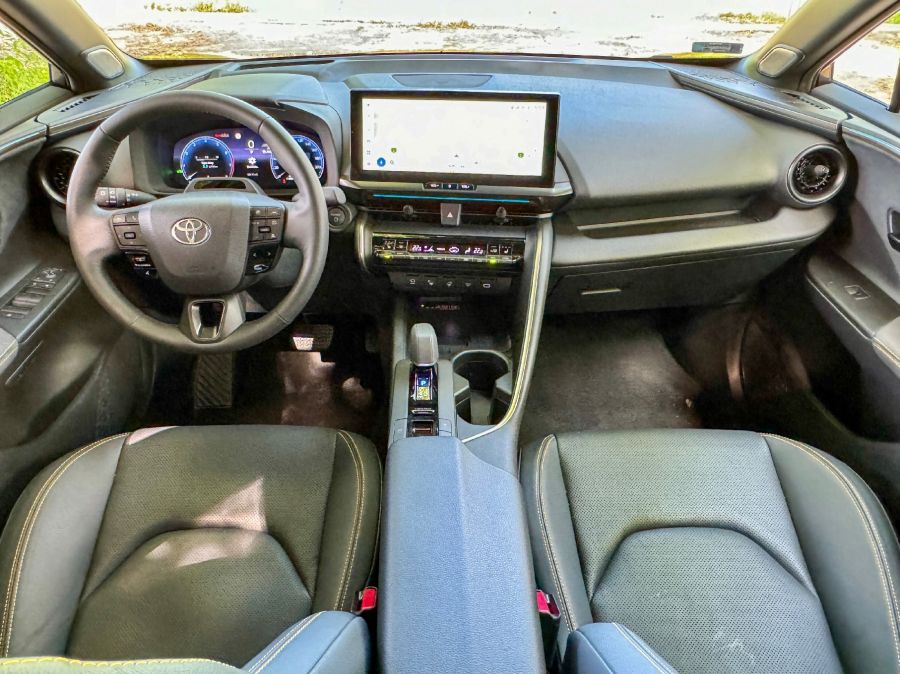 Bevált recept remek köntösben - Toyota C-HR 2.0 Hybrid 197 LE AWD e-CVT - Autó & Motor - MOBILITY - 2024 Toyota C-hr 2.0 hybrid teszt, 2024 Toyota C-hr AWD teszt, c-hr 2024, c-hr teszt, c-hr toyota, 