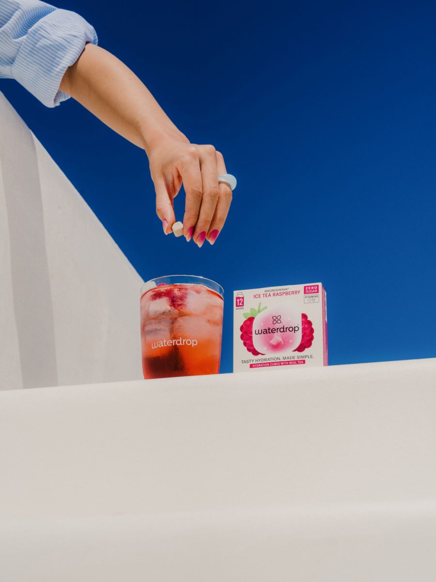 Varázsolj jeges teát minden pohárba Megérkezett az új ICE TEA Raspberry italkocka valódi fekete teával - Gasztronómia -  - ICE TEA, Raspberry italkocka, 