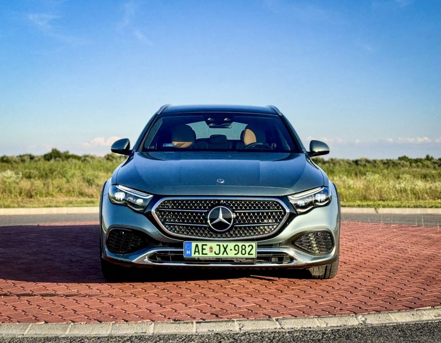 Az egyetlen Mercedes, amelyik piszkosan is menő - Mercedes-Benz E300de 4Matic All-Terrain - Autó & Motor - MOBILITY - 2024 mercedes e All terrain teszt, 2024 mercedes-benz e300de All-terrain teszt, e300 mercedes 2024, e300de, e300de kombi, e300de mercedes, e300de mercedes teszt, 