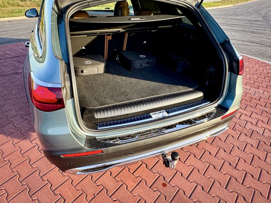 Az egyetlen Mercedes, amelyik piszkosan is menő - Mercedes-Benz E300de 4Matic All-Terrain - Autó & Motor - MOBILITY - 2024 mercedes e All terrain teszt, 2024 mercedes-benz e300de All-terrain teszt, e300 mercedes 2024, e300de, e300de kombi, e300de mercedes, e300de mercedes teszt, 