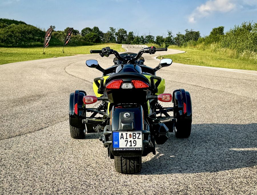 Hórobogózás aszfalton – Can Am Spider F3 - Autó & Motor - MOBILITY - can am spider  teszt, can am spider f3, can am spider f3 teszt, canam 2024,