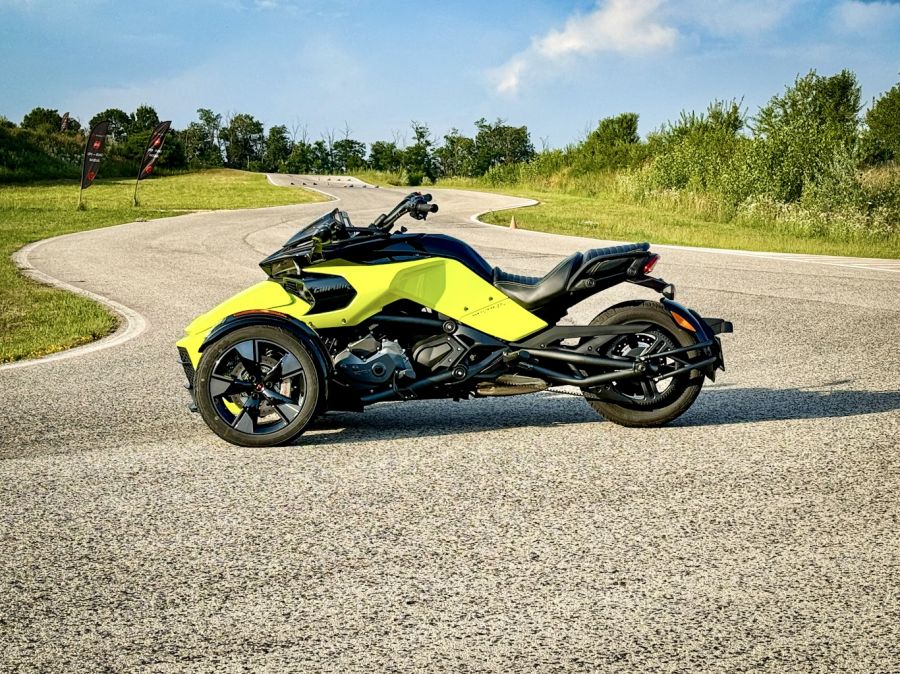 Hórobogózás aszfalton – Can Am Spider F3 - Autó & Motor - MOBILITY - can am spider  teszt, can am spider f3, can am spider f3 teszt, canam 2024,
