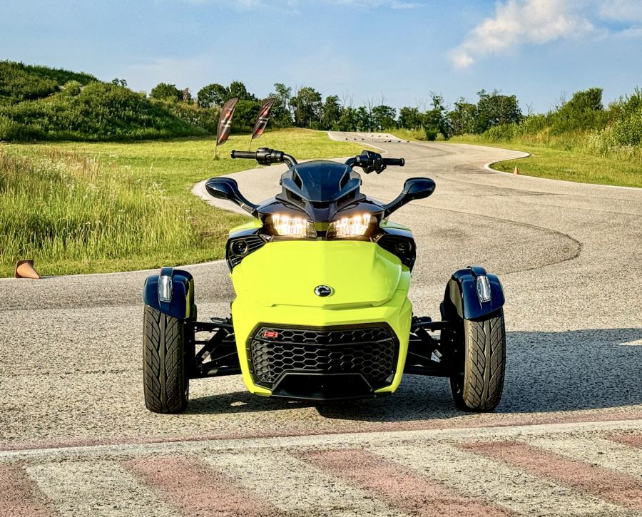 Hórobogózás aszfalton – Can Am Spider F3 - Autó & Motor - MOBILITY - can am spider  teszt, can am spider f3, can am spider f3 teszt, canam 2024,