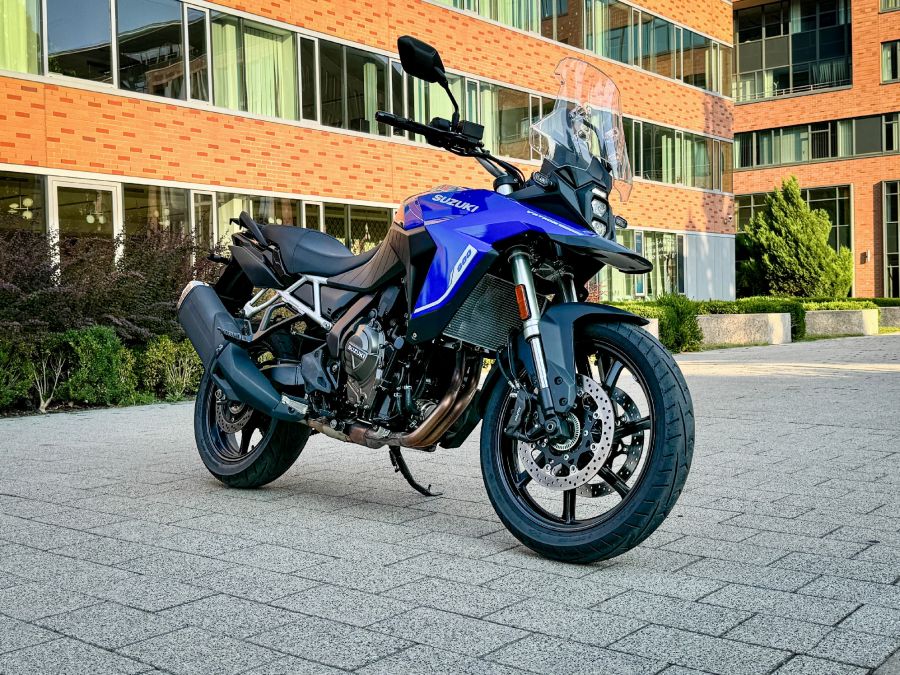 Megoldás, ha nem vagy elég magas – Suzuki V-Strom 800 - Autó & Motor - MOBILITY - 2024 suzuki v-strom 800 teszt, v-strom 800, v-strom 800 teszt,