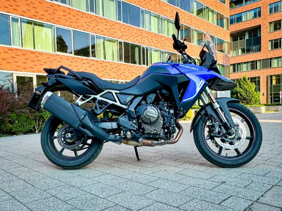 Megoldás, ha nem vagy elég magas – Suzuki V-Strom 800 - Autó & Motor - MOBILITY - 2024 suzuki v-strom 800 teszt, v-strom 800, v-strom 800 teszt,