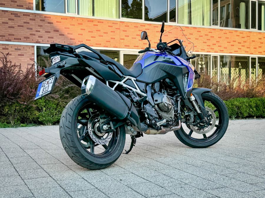 Megoldás, ha nem vagy elég magas – Suzuki V-Strom 800 - Autó & Motor - MOBILITY - 2024 suzuki v-strom 800 teszt, v-strom 800, v-strom 800 teszt,