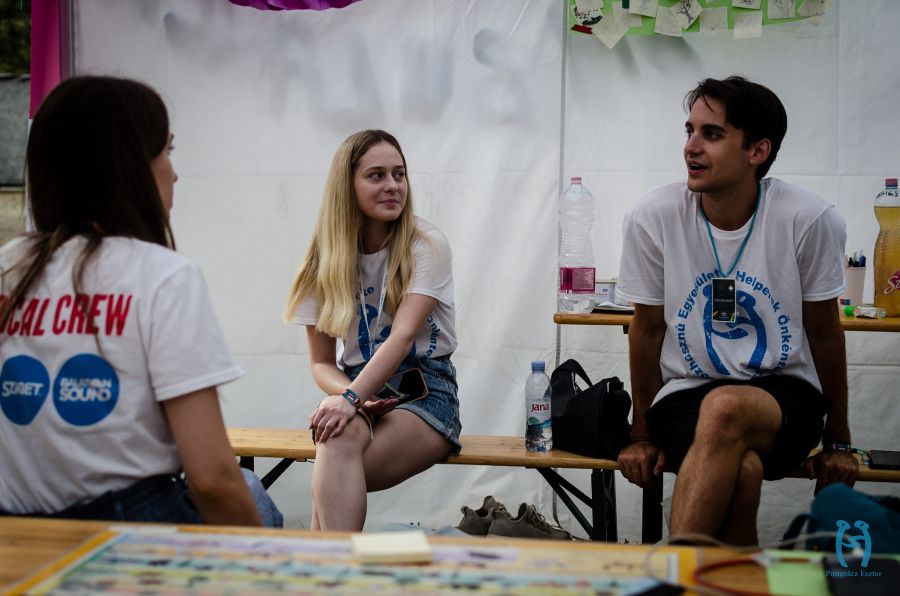 Fesztivál-pszichológia – Mentális biztonság a Sziget fesztivál területén - ÉN -  - helperek, pszichológia, pszichológus, pszichológus helperek, sziget, sziget 2024, sziget fesztivál, sziget helperek, 