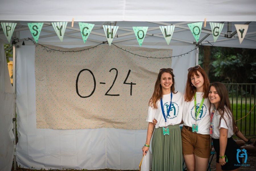 Fesztivál-pszichológia – Mentális biztonság a Sziget fesztivál területén - ÉN -  - helperek, pszichológia, pszichológus, pszichológus helperek, sziget, sziget 2024, sziget fesztivál, sziget helperek, 