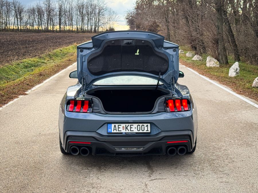 Utolsó felvonás? Ford Mustang Dark Horse 5.0 V8 - Autó & Motor - MOBILITY - ford, ford mustang, ford mustang dark horse, ford mustang dark horse teszt, ford mustang teszt, mustang, mustang dark horse, mustang teszt, 
