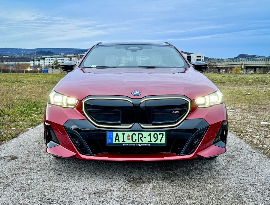 Az i-re a pont – BMW i5 M60 xDrive Touring - Autó & Motor - MOBILITY - 2024 BMW i5 teszt, BMW i5, BMW i5 kombi teszt, BMW i5 M60 Touring teszt,