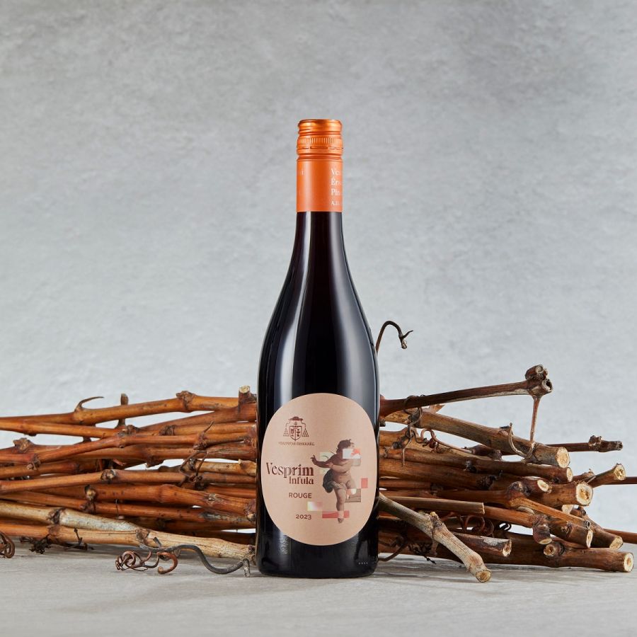 Nagyot változtak a borfogyasztási szokások: ma már a könnyedebb, gyümölcsös vörösborokat vásároljuk szívesen - STYLELIFE -  - magyar bor, magyar vörösbor, pinot noir, ünnepi asztal, Veszprémi Érseki Pincészet,