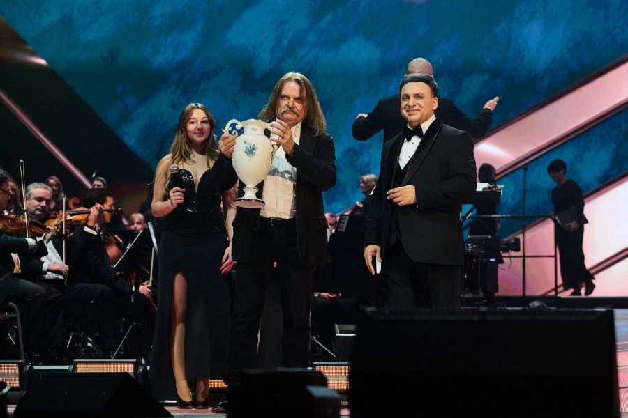 Díjjal indult az új éve Leslie Mandokinak! - STYLENEWS -  - leslie mandoki, Szakcsi Lakatos Béla,