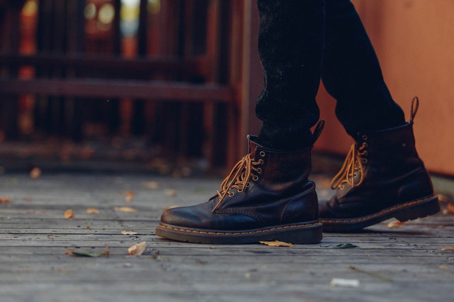 Férfi cipő trendek 2025 – A sneaker nem megy ki a divatból! - Divathírek - STYLENEWS - Férfi cipő trendek 2025,