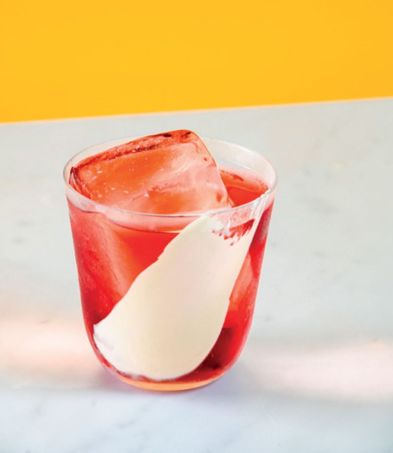 Renais Gin – Emma Watson prémium ginkülönlegessége már Magyarországon is elérhető - STYLELIFE -  - Emma Watson, Renais Gin, Watson család,