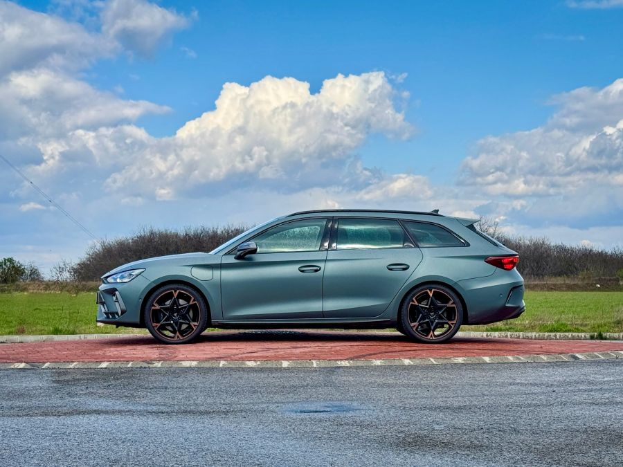 Sportos Dinamika Fenntartható Megoldásokkal - Cupra Leon Kombi VZ 1.5 TSI DSG pHEV - Autó & Motor - MOBILITY - Cupra, cupra leon, cupra leon kombi vz, cupra leon phev, cupra leon phev teszt, 