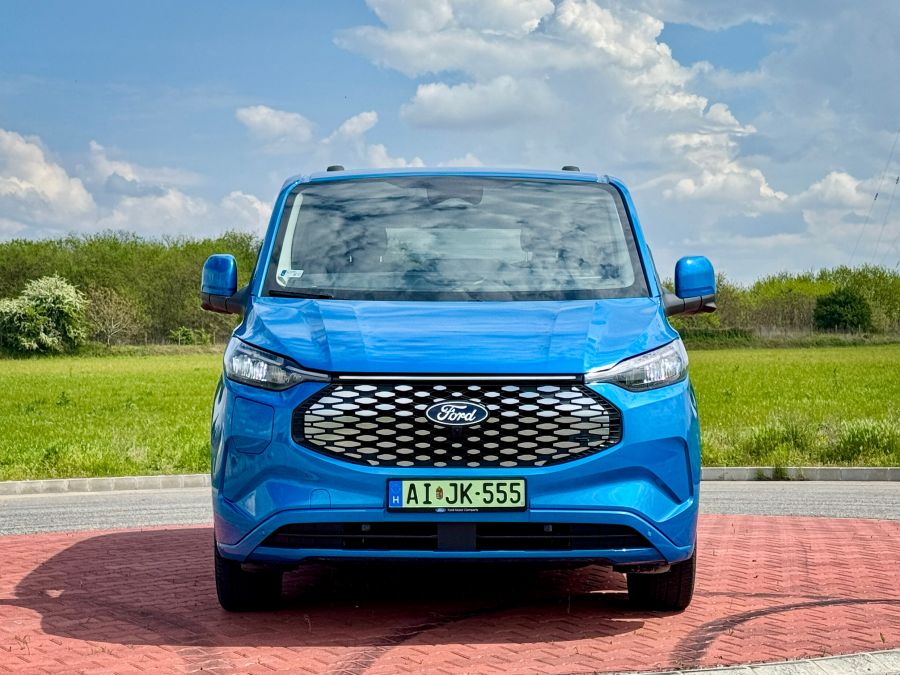 Amikor igazán nagyban utazol! – Ford Tourneo Custom BEV - Autó & Motor - MOBILITY - ford, ford tourneo, ford tourneo custom, ford tourneo custom electric, 