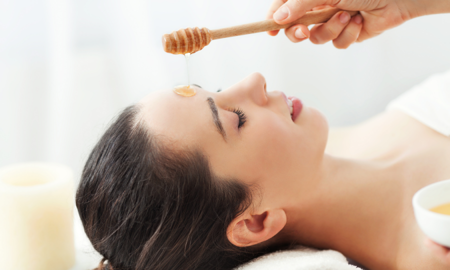 A legszorgosabb szépségszakértők - A méhek világnapján megmutatjuk, mit köszönhet nekik a bőröd - BODY & SPORT -  - fenntartható szépségápolás, FOREO bőrápolási tanácsok, méz arcápolásra, propolisz bőrápolás, természetes bőrápolás, természetes hatóanyagok, 