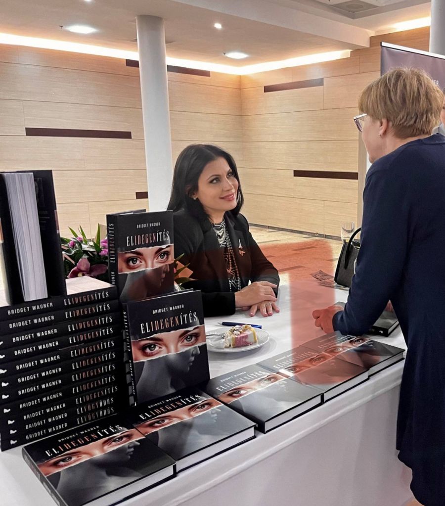 Bridget Wagner: Elidegenítés - STYLENEWS -  - Bridget Wagner, Elidegenítés, könyv bemutató, Wagner Brigitta, 