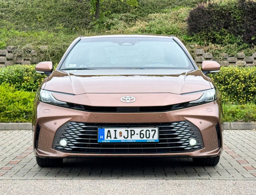 Nagy test, kis fogyasztás? Az új Toyota Camry - Autó & Motor - MOBILITY - Toyota, toyota camry, toyota camry 2025, toyota camry teszt, toyota camry2024,