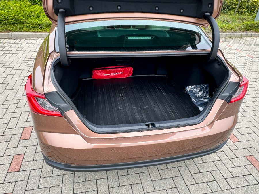 Nagy test, kis fogyasztás? Az új Toyota Camry - Autó & Motor - MOBILITY - Toyota, toyota camry, toyota camry 2025, toyota camry teszt, toyota camry2024,