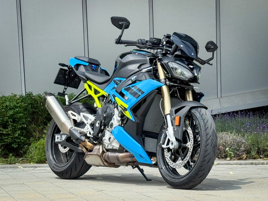 Az első lépcsőfok is magas az 1000-es BMW-k világában: 2025-ös BMW S1000R - Autó & Motor - MOBILITY - BMW, BMW-S1000R, S1000R, 