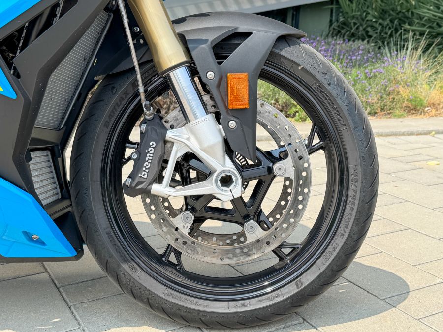 Az első lépcsőfok is magas az 1000-es BMW-k világában: 2025-ös BMW S1000R - Autó & Motor - MOBILITY - BMW, BMW-S1000R, S1000R, 